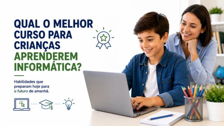 Criança estudando informática em curso online de qualidade.